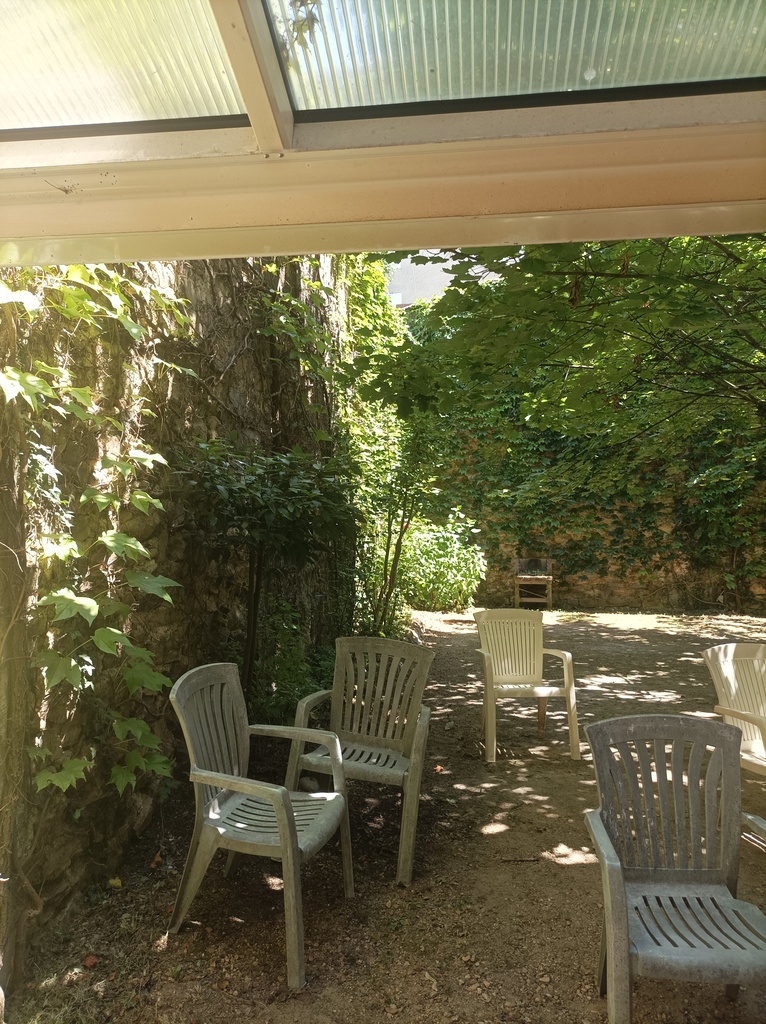 Hôpital-de-jour-psy-extra-terrasse-2.jpg